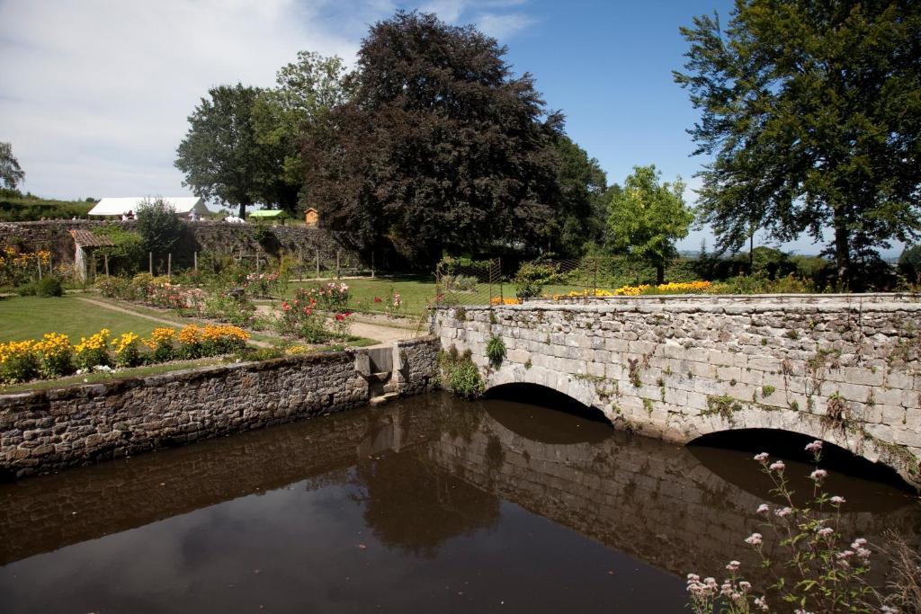 Chateau Des Martinanches Saint-Dier-d'Auvergne ภายนอก รูปภาพ
